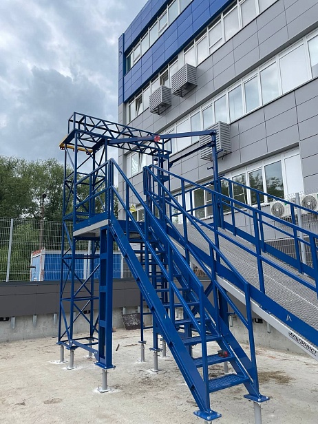 г. Тула. ЧОУ ДПО «Тульский УЦ «Энергетик» установил учебно-тренировочный комплекс "Альпинист - 3-01-1" для отработки работ 