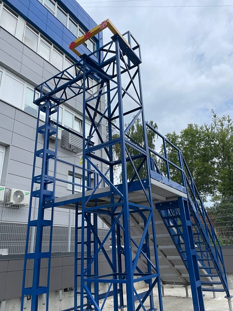 г. Тула. ЧОУ ДПО «Тульский УЦ «Энергетик» установил учебно-тренировочный комплекс "Альпинист - 3-01-1" для отработки работ 